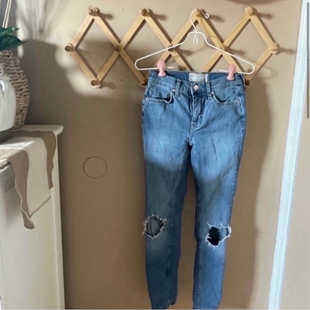 Free people high waisted distressed skinny jeans - Picture 2 of 8
